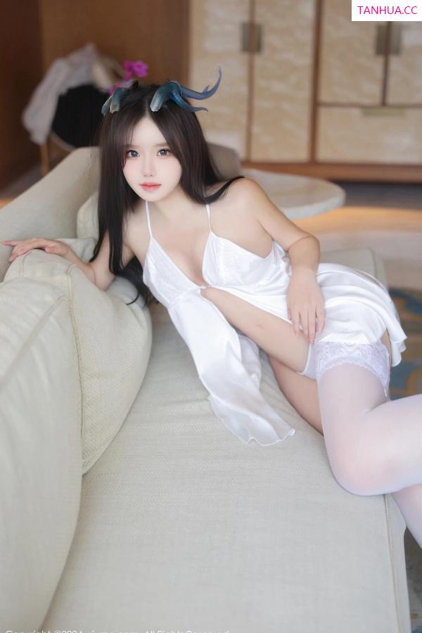   [XiuRen]高清写真图 2024.03.12 No.8218 小薯条nienie 丝袜美腿第60张图片